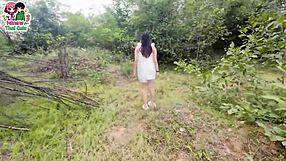 สาวไทยแวะป่าข้างทางเดินเล่นก่อนเล่นหีตัวเอง. เสียงไทย