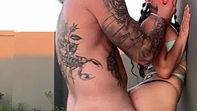 pendeja argentina me chupa la pija en la pileta y me la llena de saliva