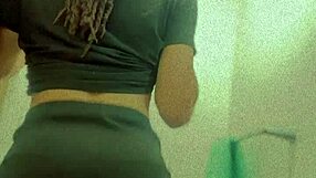 bold sexy ts shakin that ass